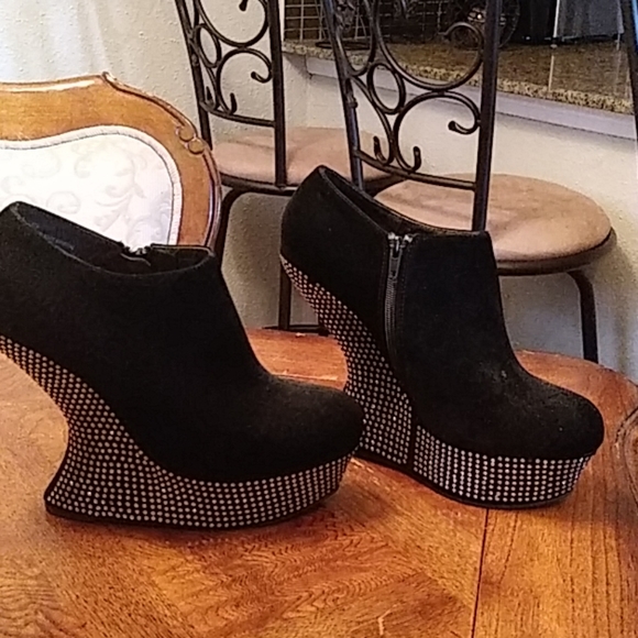 Shoes - Picture 1 of 1